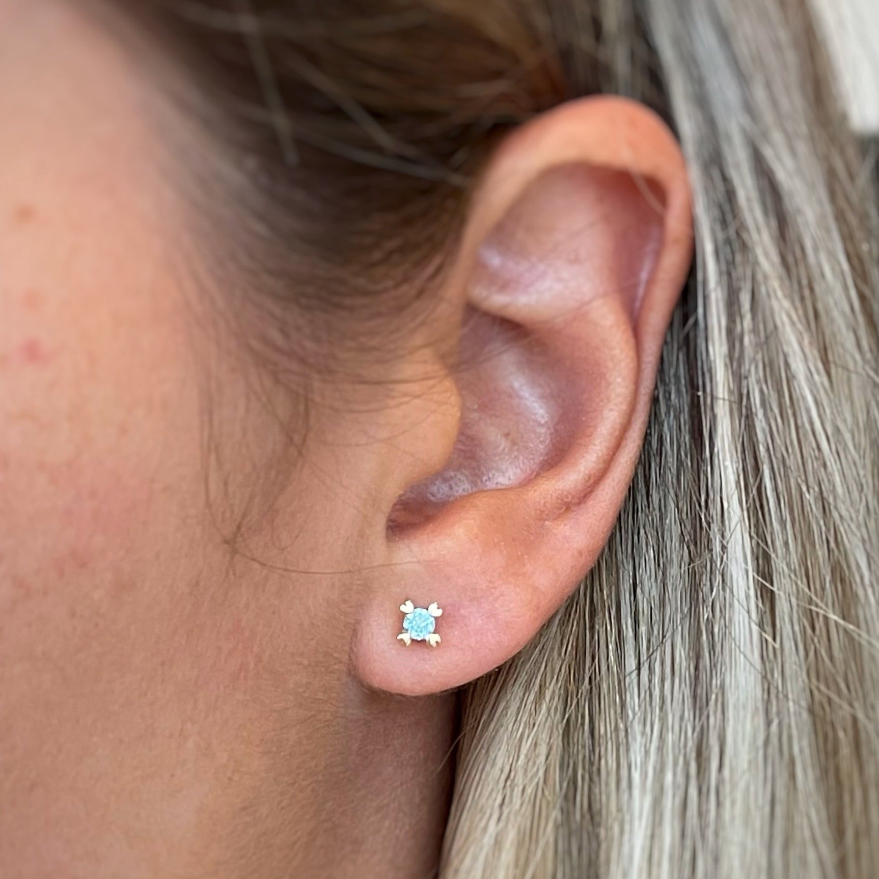 Arete love 3 mm oro amarillo