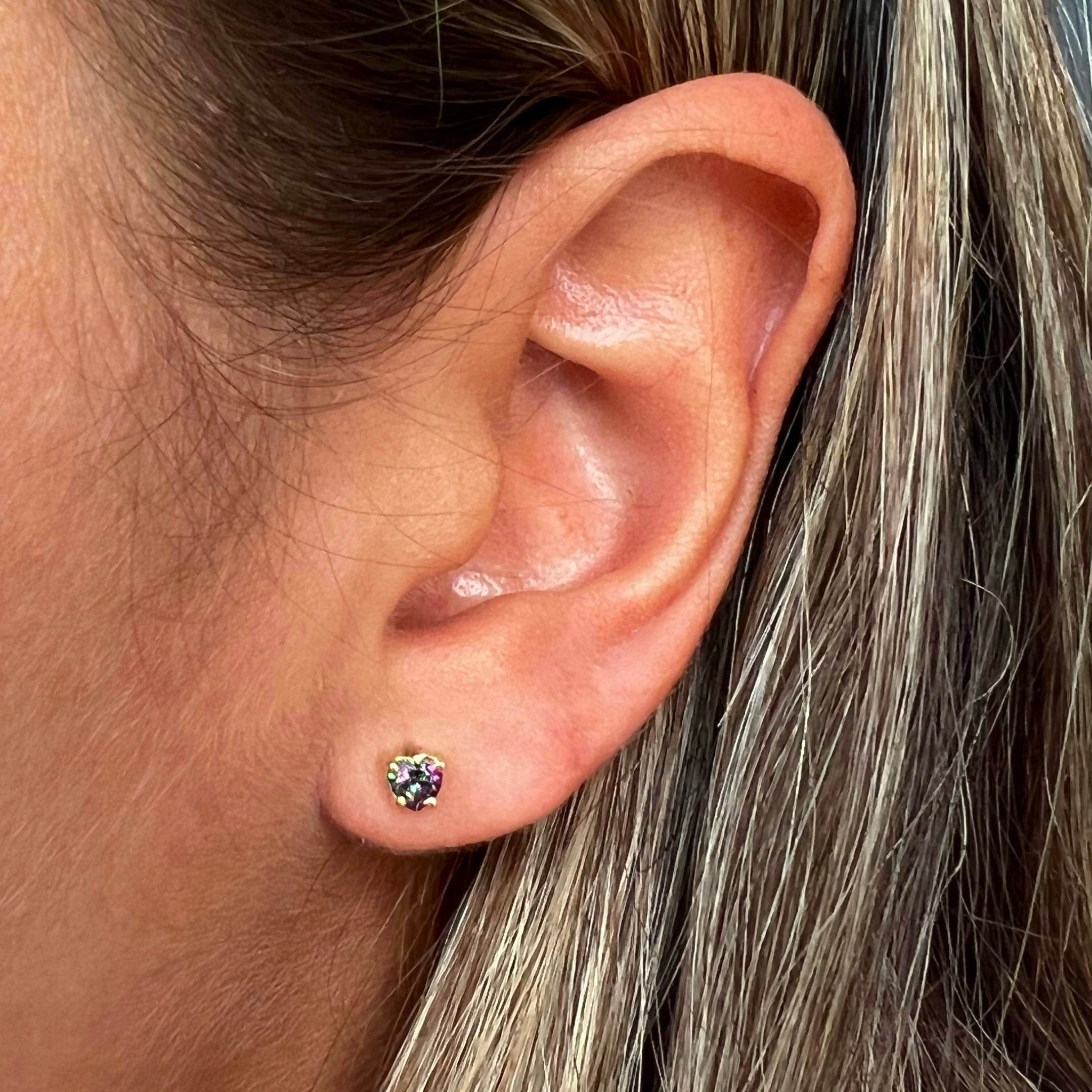 Arete corazón 4mm Oro 18k