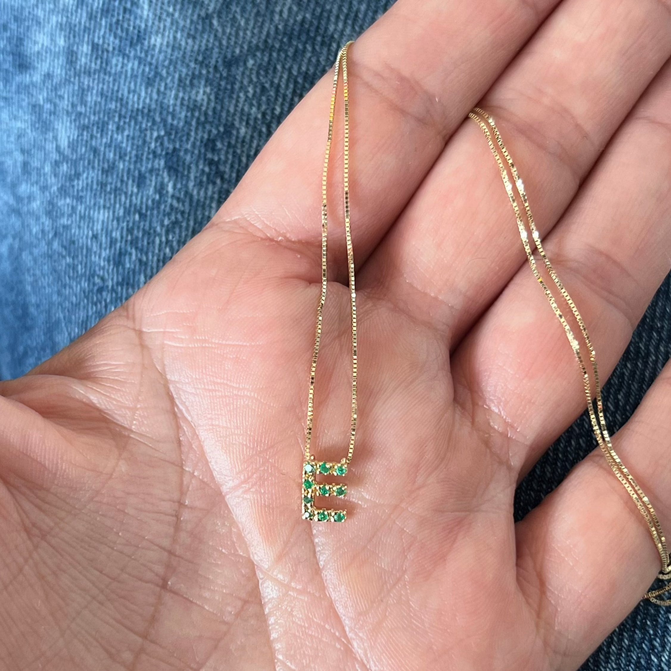 Collar Infinite iniciales