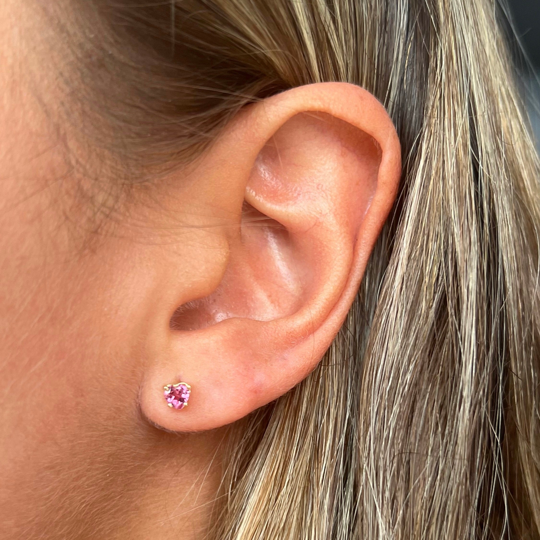 Arete corazón 4mm Oro 18k