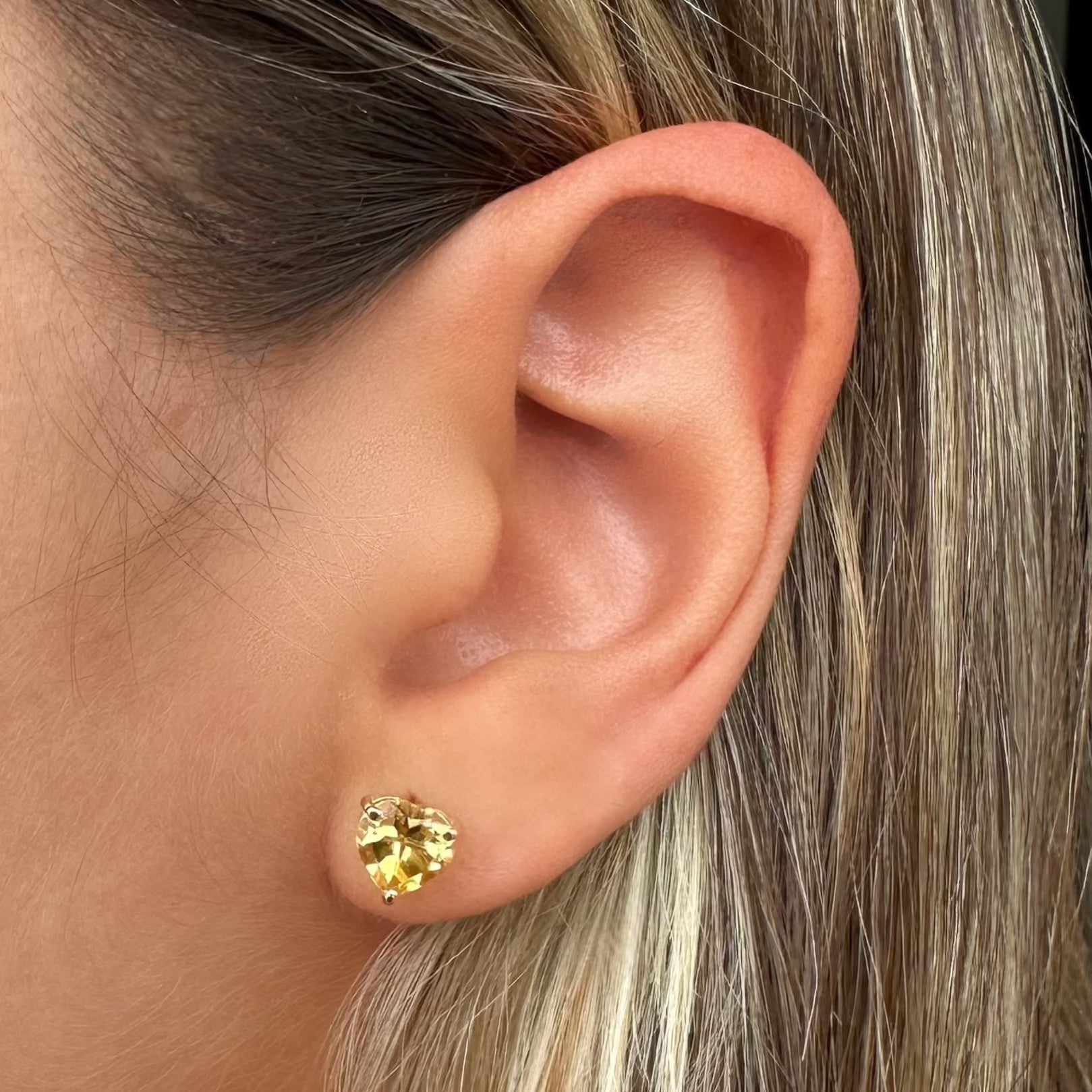 Aretes corazón 7 mm en oro 18K