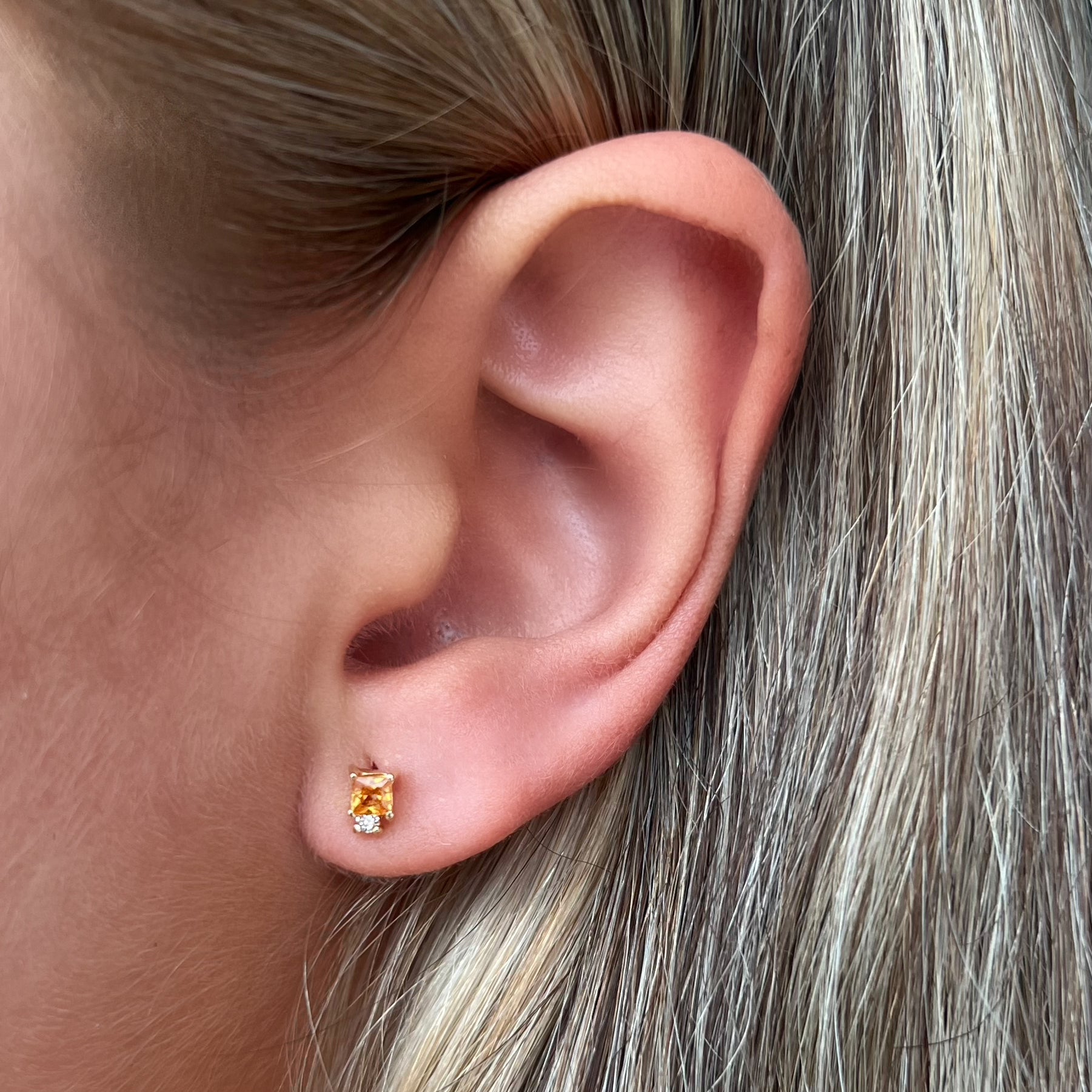 Arete mini corte princesa con diamante