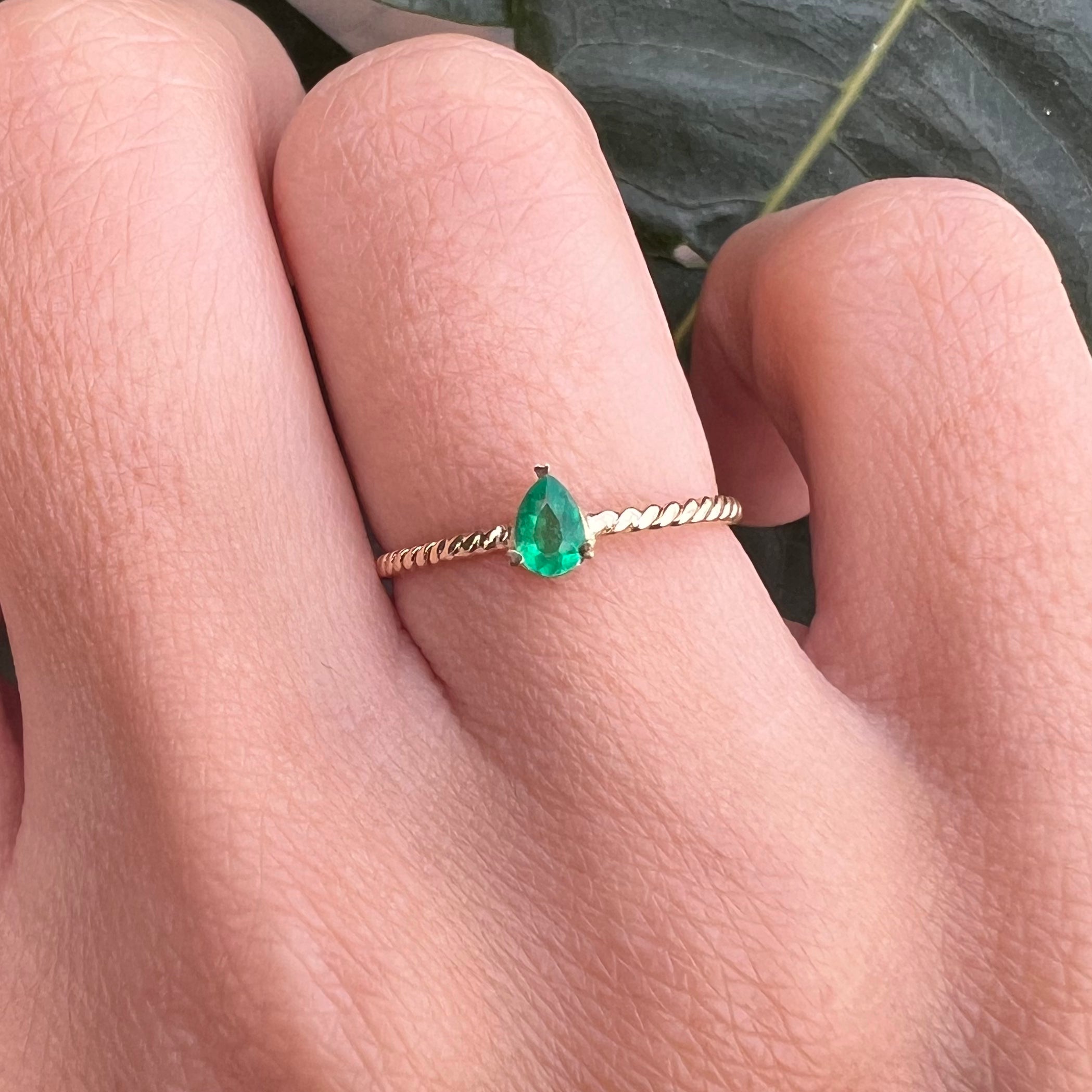 Anillo espiral love mini esmeralda