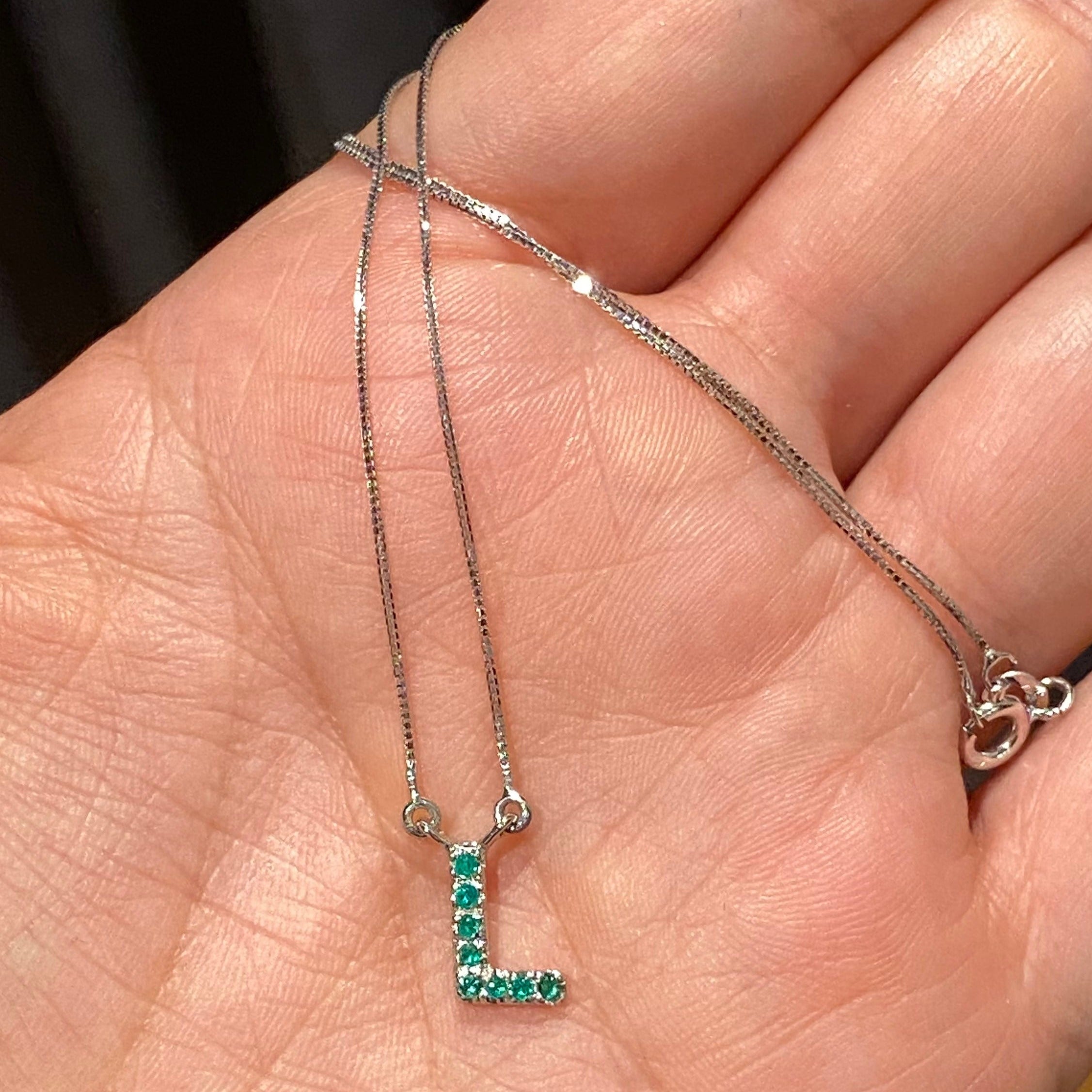 Collar Infinite iniciales