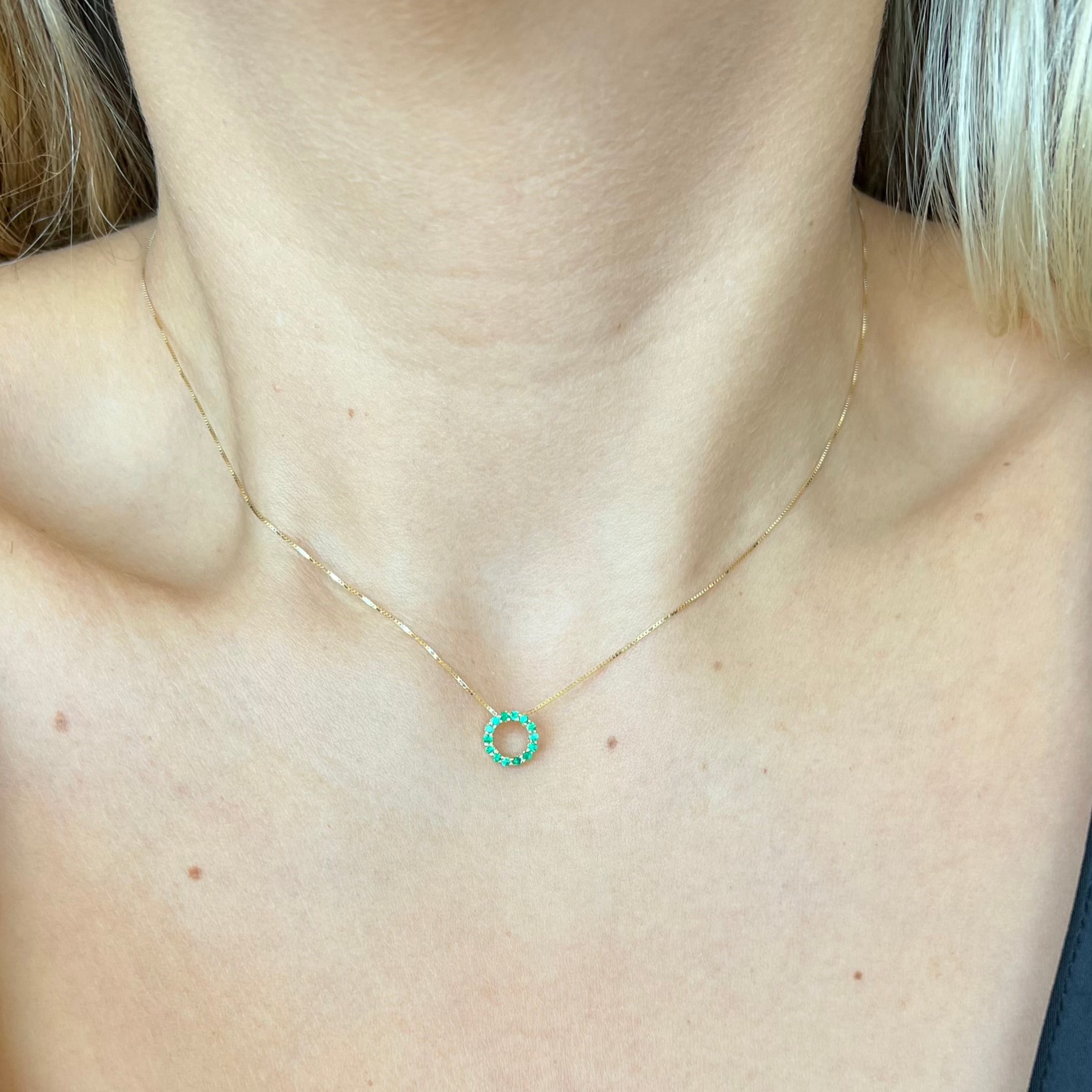 Collar Infinite iniciales